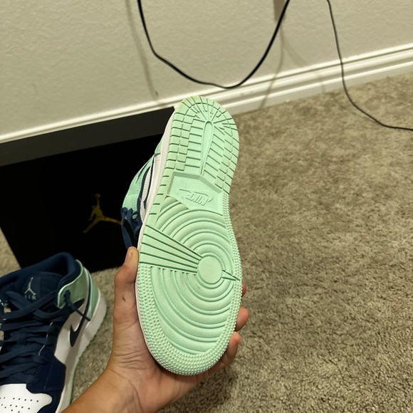 brand-new jordan 1 mid blue mints - Picture 2 of 11